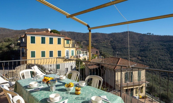 Vasia Apartment | Pet-Friendly Apartment with Ocean View and Free WiFi