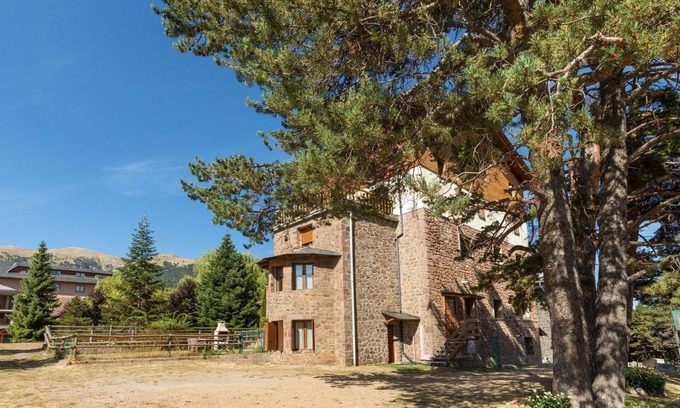 Alp Apartment | Cozy Apartment for 4 with Kitchen and Spa Amenities