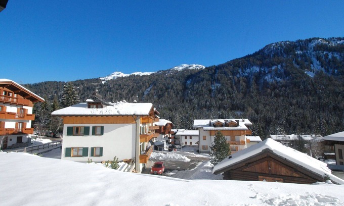 Madonna di Campiglio Apartment | Cozy Apartment for 5 with WIFI, Balcony, and Pet-Friendly