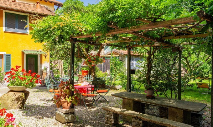 Dongo Apartment | Cosy apartment for 5 people with WIFI, TV, patio, pets allowed and parking