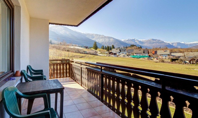 Bohinjska Bistrica Apartment | Inviting Apartment for 5 with Lake View & Pet Friendly
