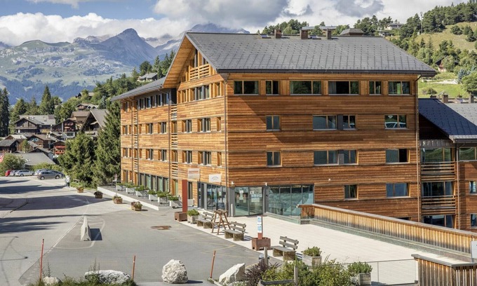 Vercorin Apartment | Cosy apartment for 6 guests with WIFI, hot tub, TV, pets allowed and parking
