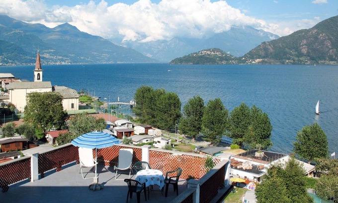 Calozzo Apartment | Stylish Apartment for 6 with Terrace & Lake View