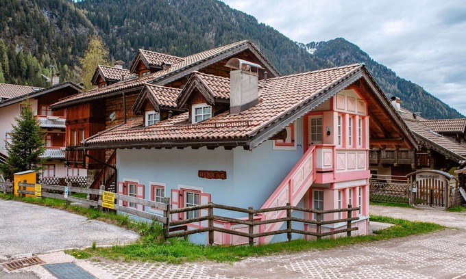 Fontanazzo Apartment | Inviting Apartment for 6 with WIFI, Parking & Spa Access