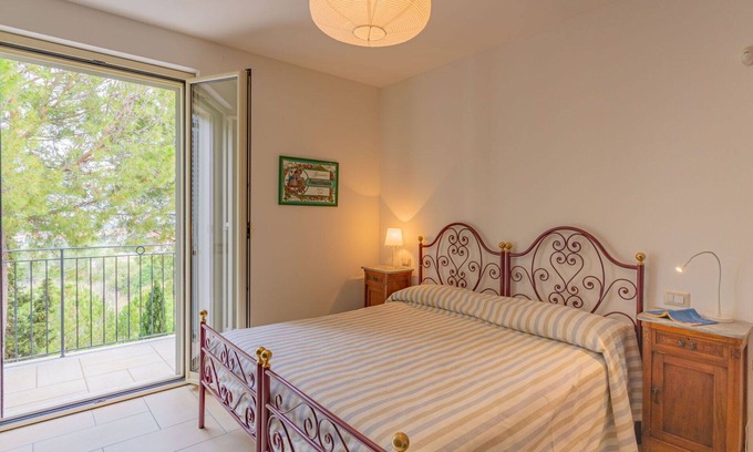 Pineto Apartment | Inviting Apartment for 6 with Ocean View & Pet-Friendly