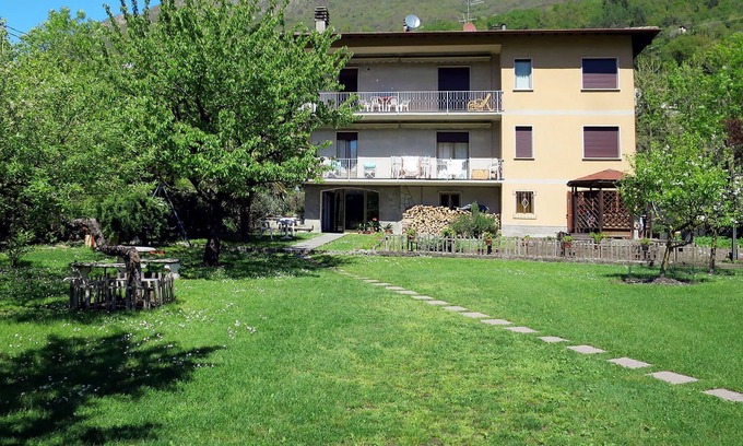 Carlazzo Apartment | Cosy apartment for 6 people with WIFI, TV, patio, pets allowed and parking