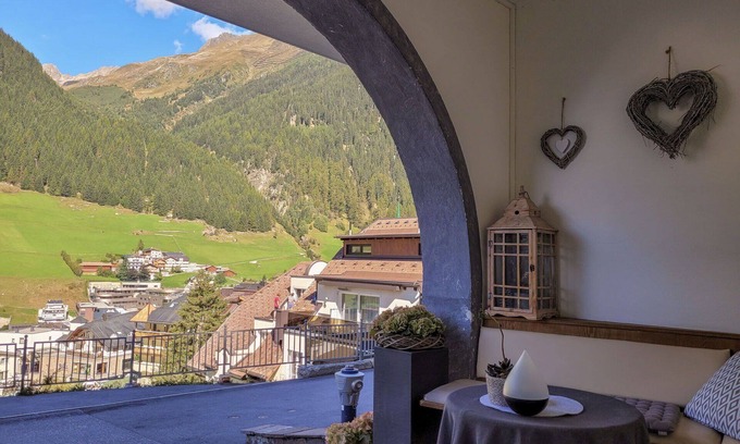 Ischgl Apartment | Inviting Apartment for 6 with WIFI, Balcony & Pet-Friendly