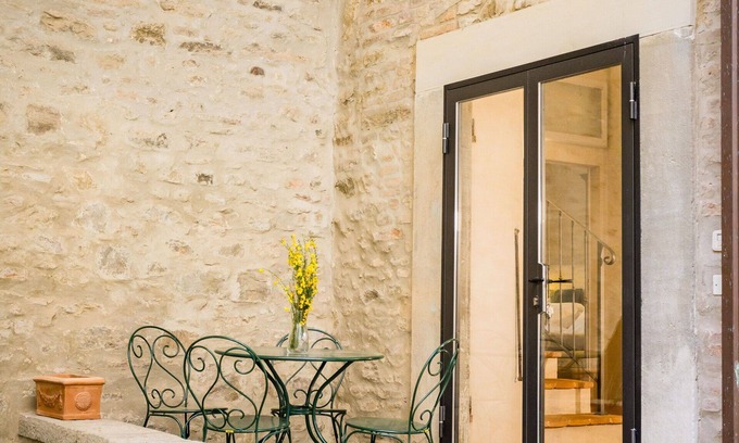 Cortona Old Town Apartment | Inviting Apartment for 6 with A/C, WIFI, and Patio