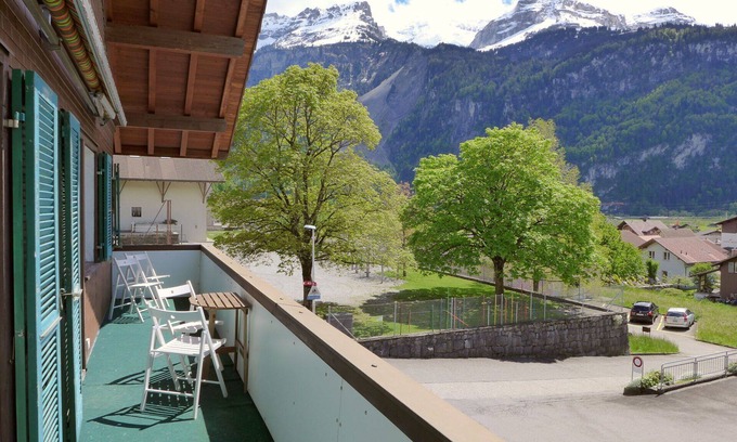 Brienz Apartment | Inviting Apartment for 7 with Panoramic Views & Amenities