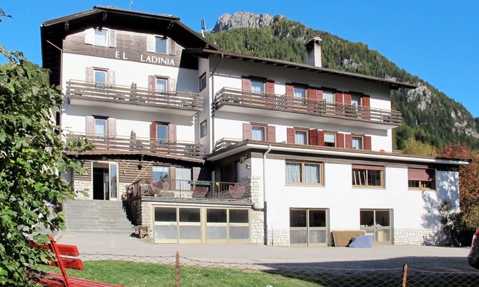 Moena Apartment | Comfortable Apartment for 7: Hot Tub, WIFI & Pets Welcome