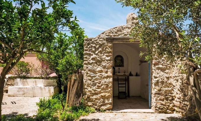 Strongoli Apartment | Cosy apartment for 7 guests with WIFI, patio, pets allowed and parking