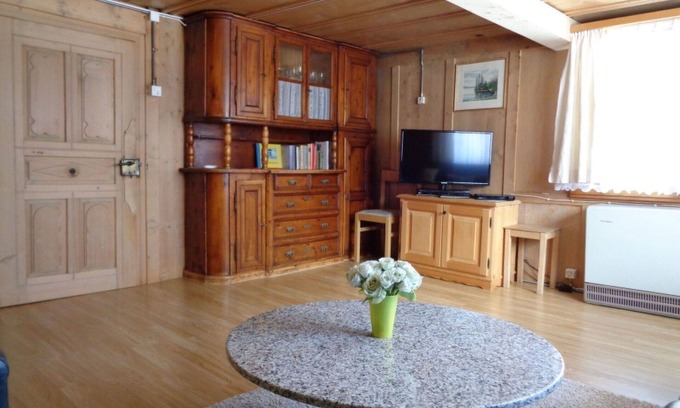Sedrun Apartment | Cozy Apartment for 7 with Balcony, TV & Parking