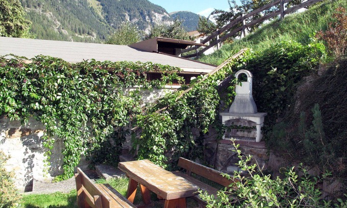 Pfunds Apartment | Cozy Apartment for 8 with WIFI, Balcony & Pet-Friendly Stay