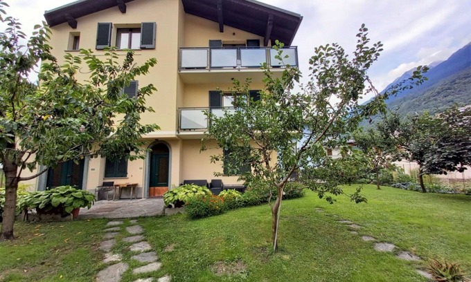 Grosotto Apartment | Spacious Apartment for 8 with Terrace, Pet-Friendly & Parking