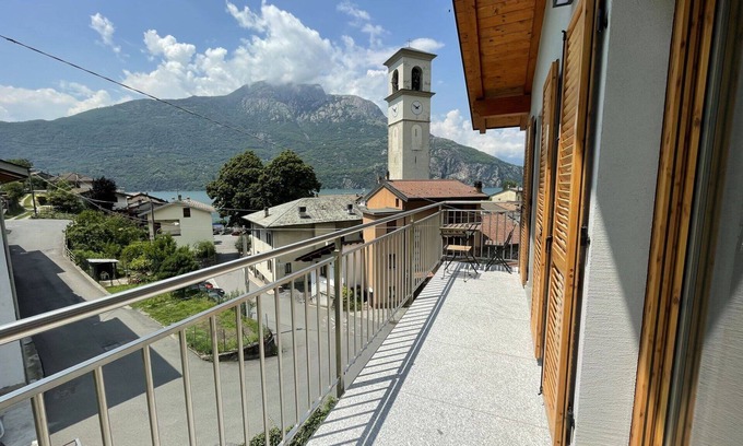 Verceia Apartment | Inviting Apartment for 8 with Lake View and WiFi