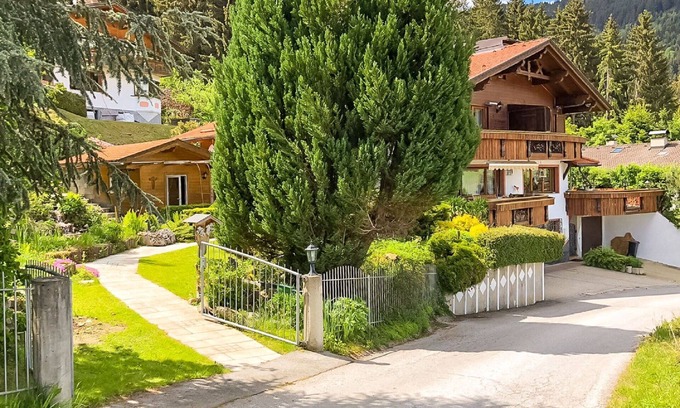 Sellrain Apartment | Stylish Apartment for 6 with Balcony, WiFi & Parking