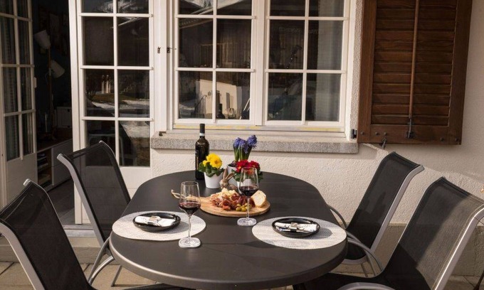 Feutersoey Apartment | Comfortable Apartment for 4 with WIFI, Balcony & Parking