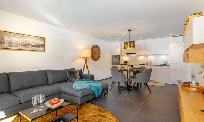 Blausee Apartment | Cozy Apartment for 4 with Balcony and Panoramic Views