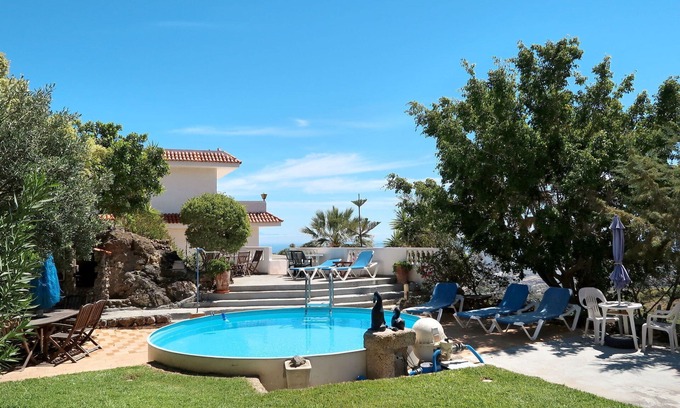 Las Cuevecitas Apartment | Inviting Apartment for 2 with Pool, WIFI and Ocean View