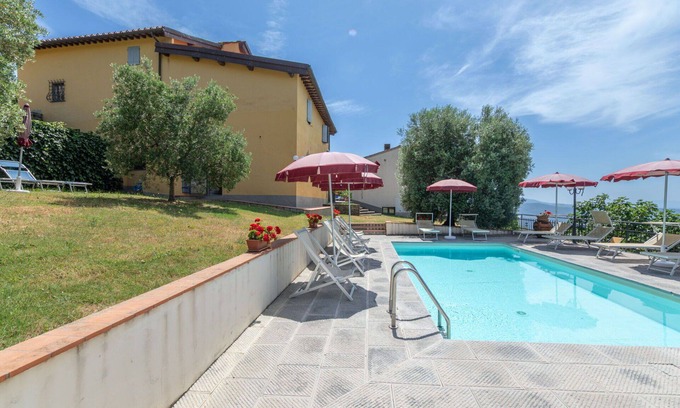 Montebonello Apartment | Cosy apartment for 6 people with WIFI, A/C, pool, TV, pets allowed, panoramic view and parking