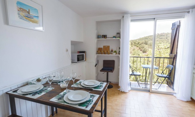 Gabian Apartment | Cosy Apartment in Ancient Gabian with River and Vineyard Views