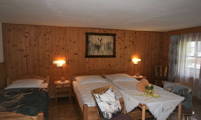 Hainzenberg Villa | Cozy Villa Apartment for 12 with WIFI and Panoramic Views