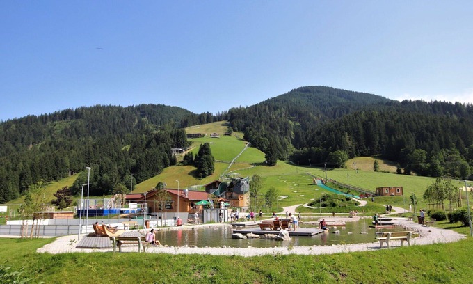 Wildschoenau Villa | Cozy Villa Apartment for 4 with WiFi, Balcony & Parking