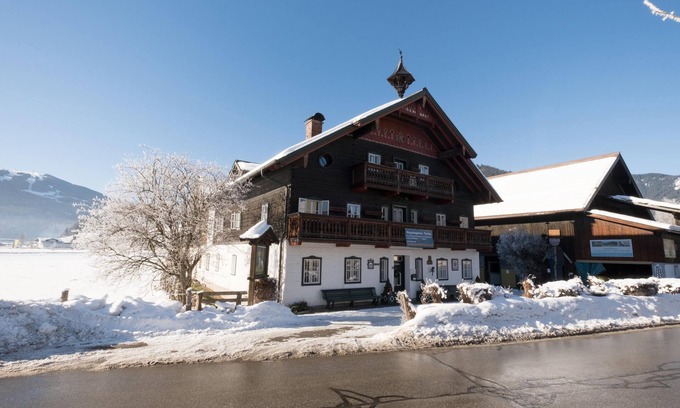 Flachau Apartment | Inviting Farmhouse Apartment with Breakfast & Family Amenities