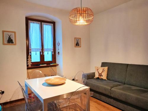 Carisolo Apartment | Modern 2-Bedroom Apartment with City View in Carisolo