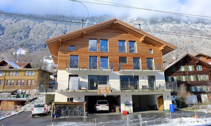 Ringgenberg House | Cosy apartment in villa for 4 guests with WIFI, TV, terrace and parking