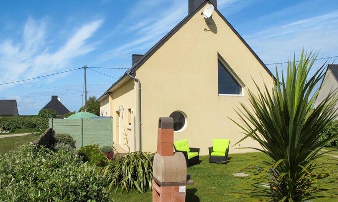 Kerlouan House | Cozy Villa Apartment for 5 with Ocean View and Parking