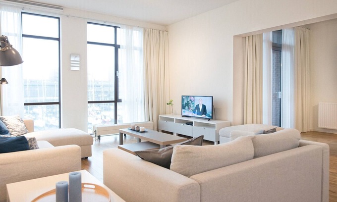 Vissershaven Apartment | Charming Oceanfront Apartment in Scheveningen with Breakfast