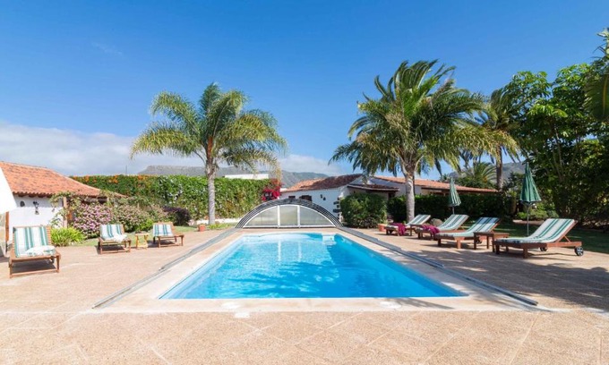 San Cristobal de La Laguna Apartment | Charming Apartment in San Cristobal de La Laguna with Pool