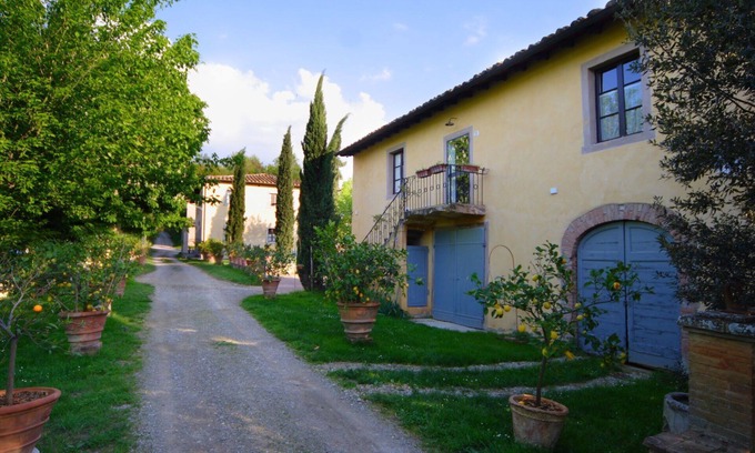 Poggiarello Villa | Relaxing Villa Apartment near San Gimignano with Pool & Views