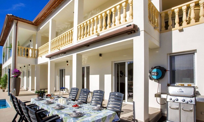 Alcalali Villa | Panoramic Villa Apartment with Private Pool & Pet-Friendly