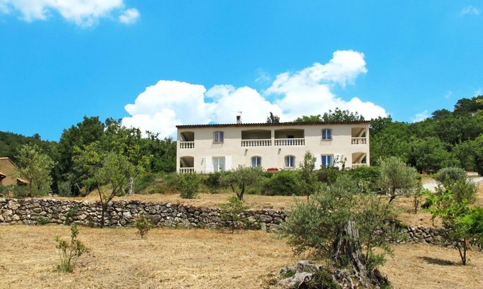 Bauduen Villa | Cozy Villa Apartment with WiFi, Panoramic Views & Pets Welcome