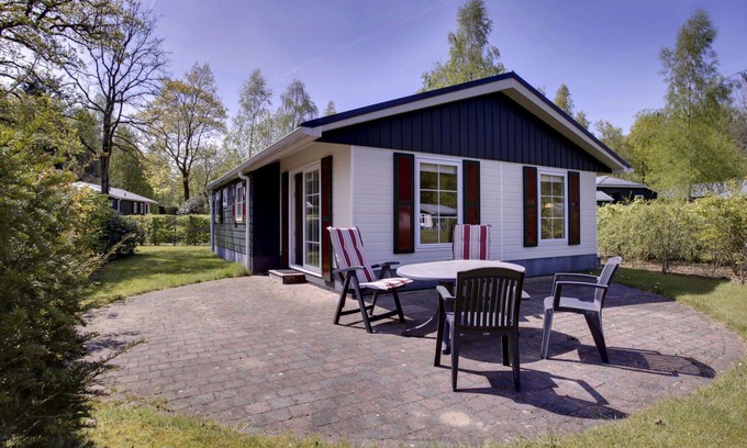 Municipality of Dalfsen House | Comfortable Villa Apartment for 4 with Pool and WIFI
