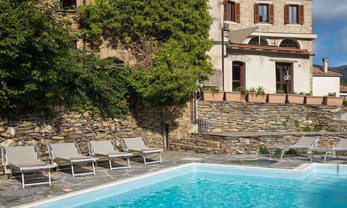 Novelli Apartment | Spacious Apartment for 8 with Pool and Panoramic Views