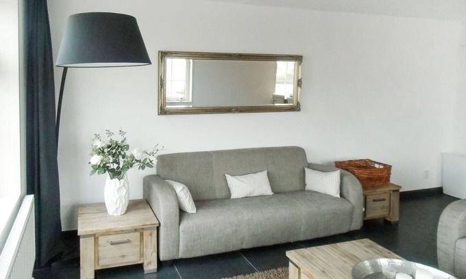 West-Graftdijk House | Cosy apartment in villa for 6 people with WIFI, TV, terrace and parking
