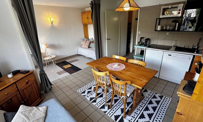 Puy-Saint-Pierre Apartment | Cosy apartment Pied de Piste (Prorel gondola)/Downtown