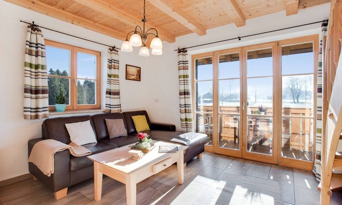 Bad Heilbrunn Apartment | Delightful Seeblick Apartment with Garden & Lake View