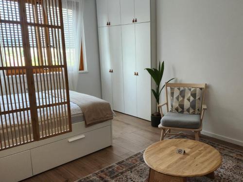 Jakomini Apartment | Central Apartment with Magnificent Views & Child-Friendly Amenities