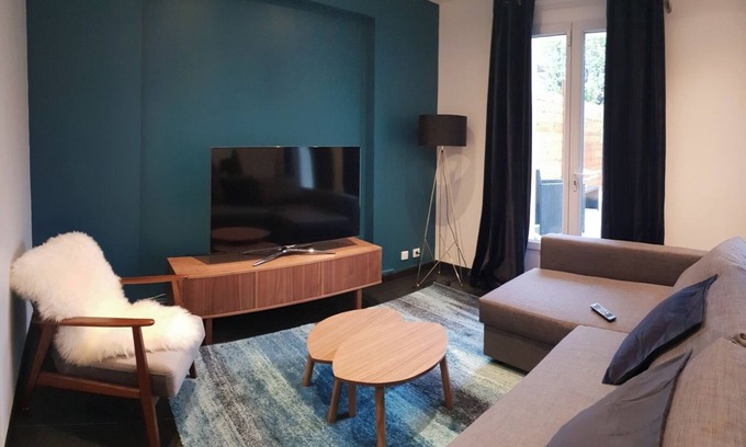 Arcueil Apartment | Inviting Apartment with Terrace for Family Stays
