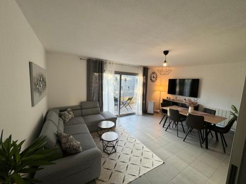 Trois Cocus - Borderouge - Croix-Daurade - Paleficat Apartment | Welcoming T3 Apartment Steps from Metro and Shops