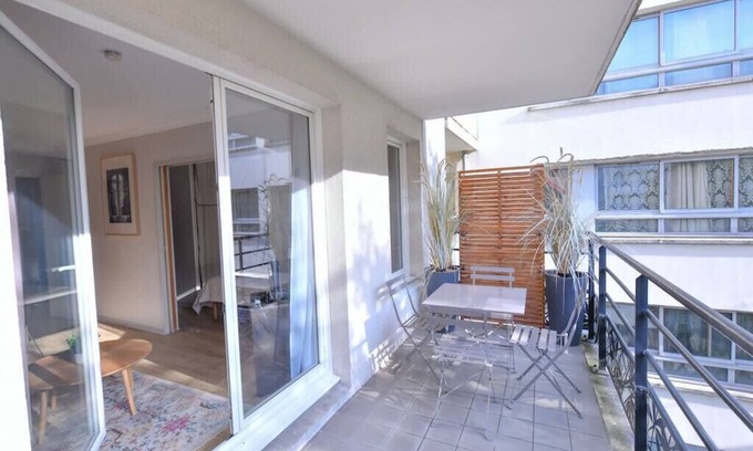 Combat Apartment | Cosy Apt With Balcony Near Buttes Chaumont