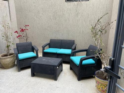 Ain Zaghouan Apartment | Inviting Artist Retreat: 1 BR in Ain Zaghouan, Rated 10/10