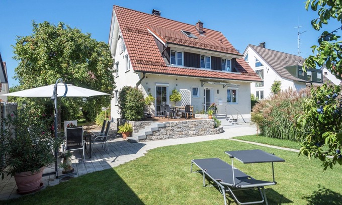 Eriskirch Apartment | Charming Attic Apartment "Haus Sonnenschein" with Terrace