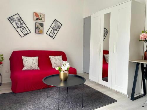 Montchapet Apartment | Cozy Stay in the Heart of Dijon - Family-Friendly Retreat