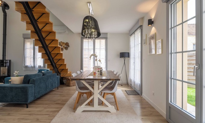 Arbonne-la-Foret House | Relaxing Blue House with Private Gym in Forest Retreat