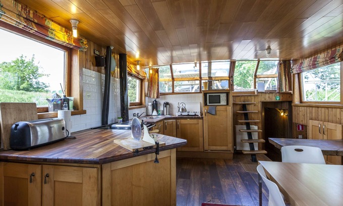 Merkem Boat Rental | Cosy Boat in Merkem with Terrace